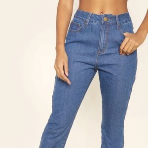 NWT PRETTY LITTLE THING Straight Leg Mid Wash Blue Jeans - Size 16